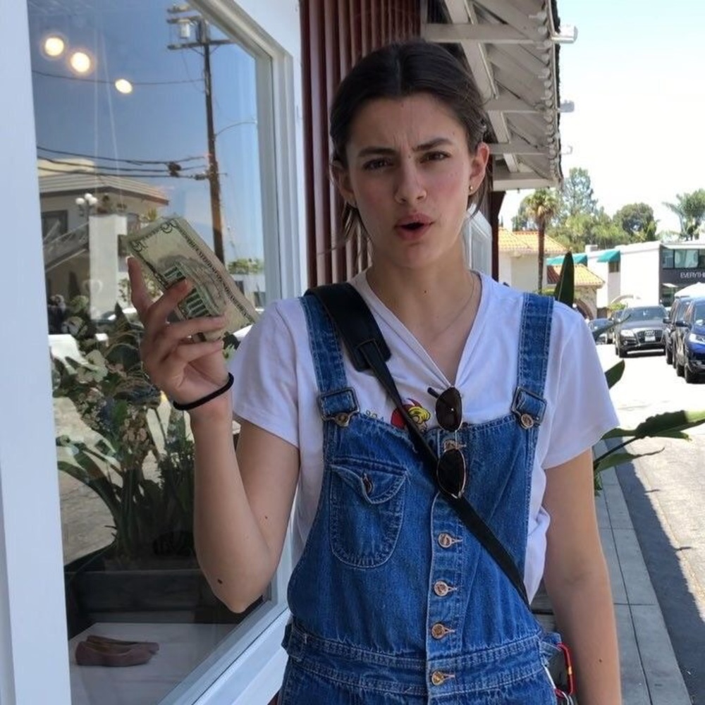 Meet your Posher, Camila